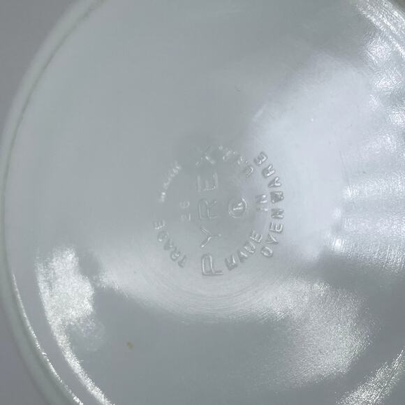 Pyrex Vintage 1.5 Qt Early American Casserole Dish Serveware 1960s 1970s - Picture 5 of 5